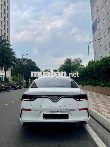 Ít đi chỉ 3 vạn km, Lux A Premium 2021 Trắng