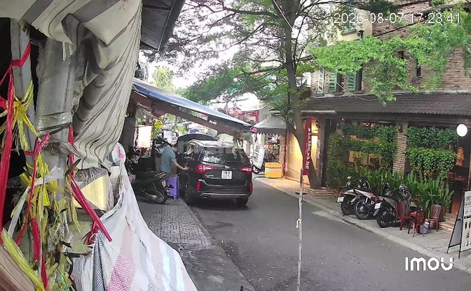 Khu bán hàng ăn uống ngay chợ văn thánh và tòa nhà pearl plaza,parkvie
