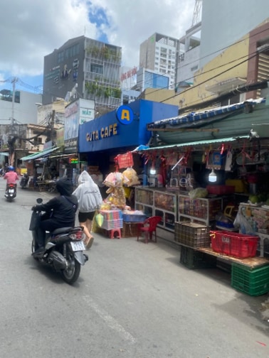 Khu bán hàng ăn uống ngay chợ văn thánh và tòa nhà pearl plaza,parkvie