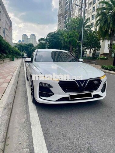 Ít đi chỉ 3 vạn km, Lux A Premium 2021 Trắng