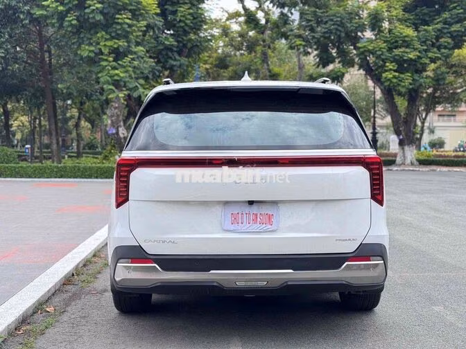 Kia Carnival 2024 Premium 8 chỗ Trắng