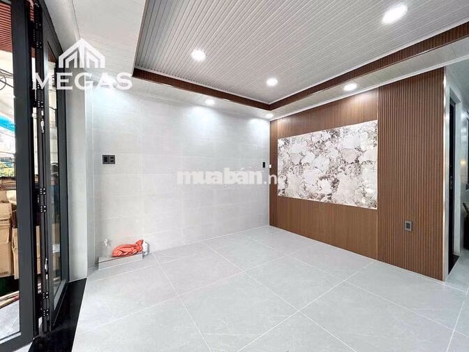Nhà nguyên căn ngay mặt tiền Nguyễn Cửu Vân
