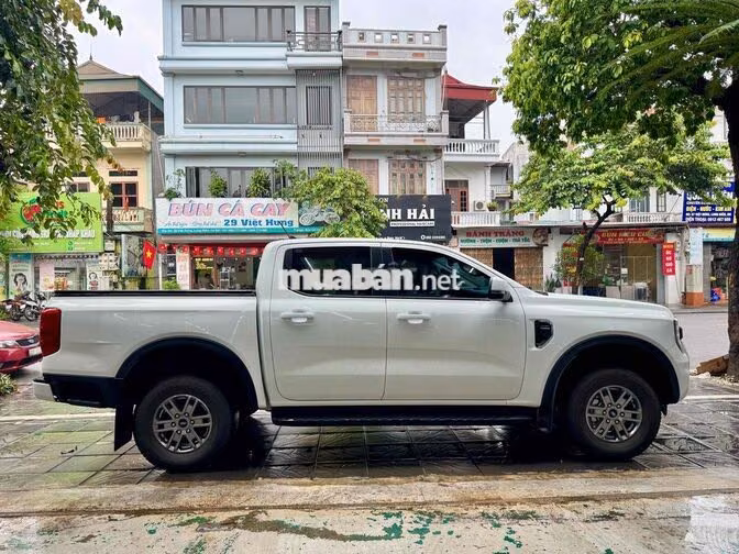Ford Ranger XLS 4x2 AT 2023 Trắng 20.000 km
