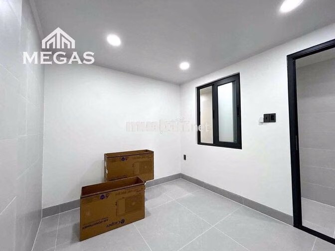 Nhà nguyên căn ngay mặt tiền Nguyễn Cửu Vân