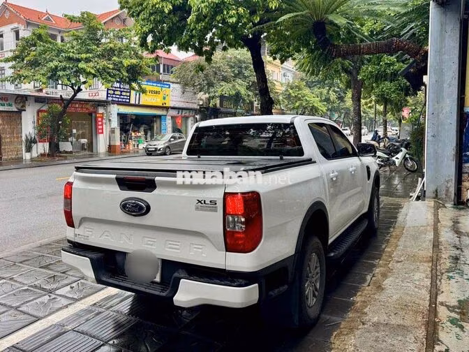 Ford Ranger XLS 4x2 AT 2023 Trắng 20.000 km