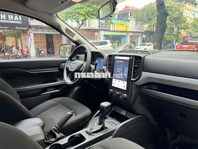 Ford Ranger XLS 4x2 AT 2023 Trắng 20.000 km