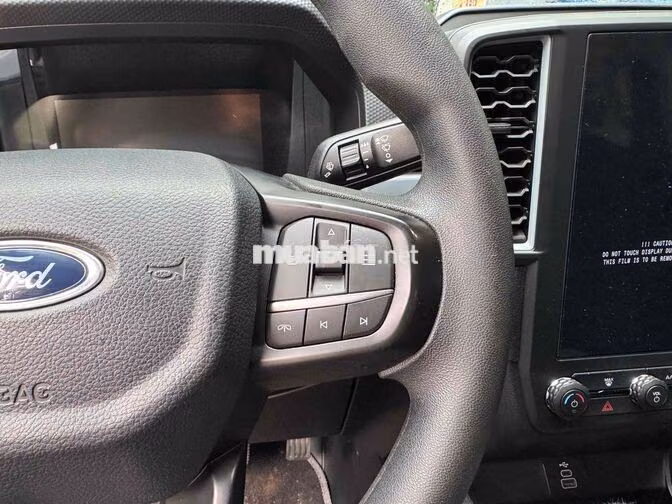 Ford Ranger XLS 4x2 AT 2023 Trắng 20.000 km