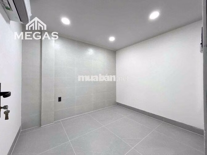 Nhà nguyên căn ngay mặt tiền Nguyễn Cửu Vân