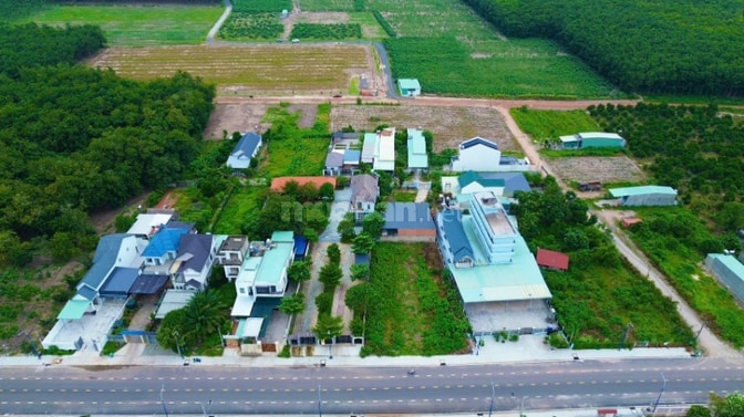 225m2 có sẵn 60 m2 thổ cư giá 795 triệu tại Đường Lê Duẩn mt 24m