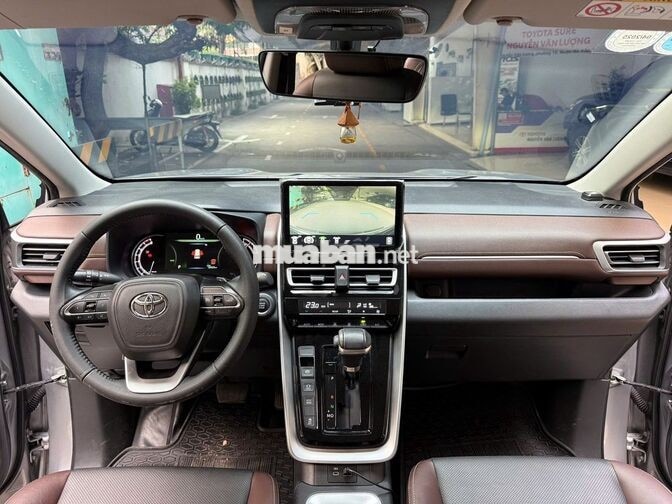 8 Chỗ - Tự Động. INNOVA CROSS 2.0V 2024 - Giá TL