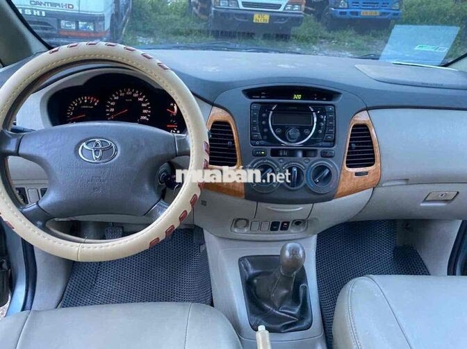Toyota Innova GSR2011 so san 7 cho