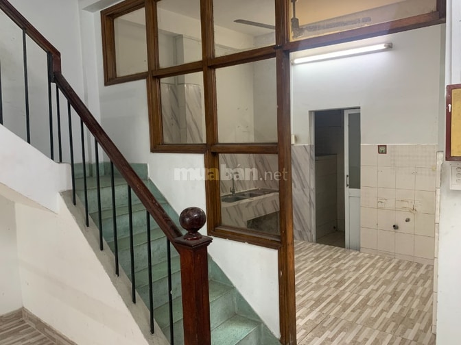 Cho thuê nhà nguyên căn 1 trệt, 2 lầu DTSD 120m2, sau căn mặt tiền