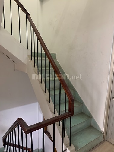 Cho thuê nhà nguyên căn 1 trệt, 2 lầu DTSD 120m2, sau căn mặt tiền