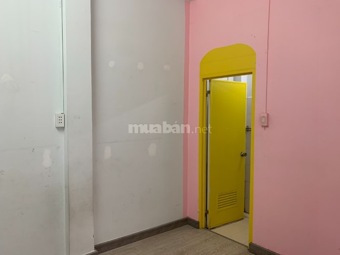 Cho thuê nhà nguyên căn 1 trệt, 2 lầu DTSD 120m2, sau căn mặt tiền