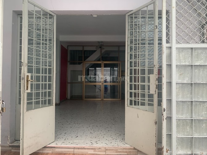 Cho thuê nhà nguyên căn 1 trệt, 2 lầu DTSD 120m2, sau căn mặt tiền