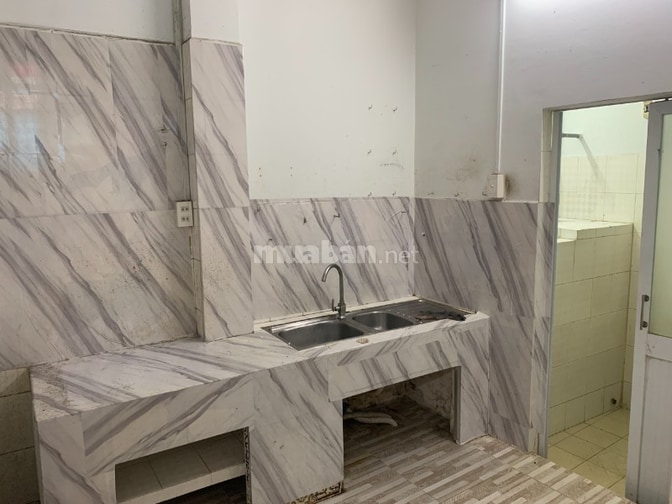 Cho thuê nhà nguyên căn 1 trệt, 2 lầu DTSD 120m2, sau căn mặt tiền