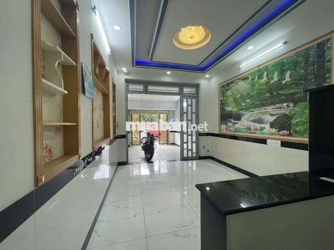 nhà mới có thang máy 8pn .gần trường lê van thọ . đi gv gần . 