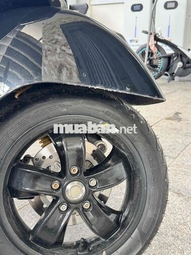 Piaggio Vespa GTS 300 HPE 2021 Đen 8500 km