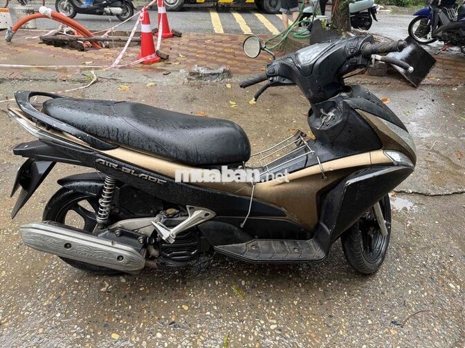 Honda Air Blade Đen, Vàng đồng