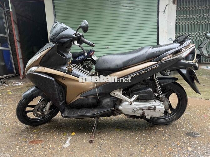 Honda Air Blade Đen, Vàng đồng