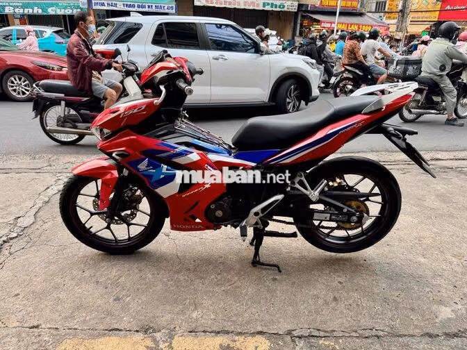 ♻️♻️Winner V3 ABS Đỏ đen cuối 2022 xe đẹp ngay chủ