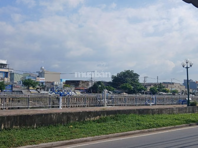 Nhà phố Compound Q8 ngay Võ Văn Kiệt, 3 lầu, 4PN, nhà mới ở ngay, SHR