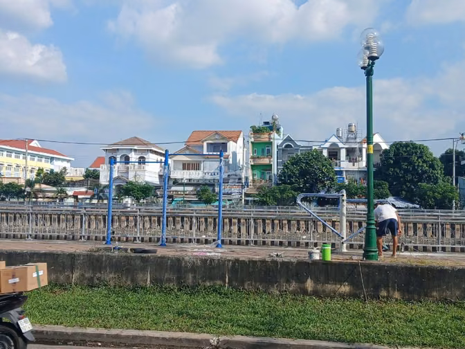 Nhà phố Compound Q8 ngay Võ Văn Kiệt, 3 lầu, 4PN, nhà mới ở ngay, SHR