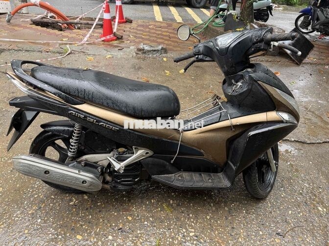 Honda Air Blade Đen, Vàng đồng