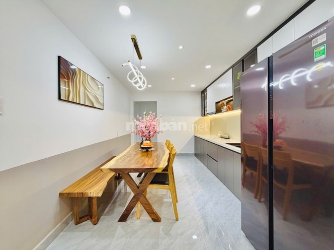 NHÀ ĐẸP 3 TẦNG - GẦN CV LÀNG HOA CHỈ 6.XX  TỶ