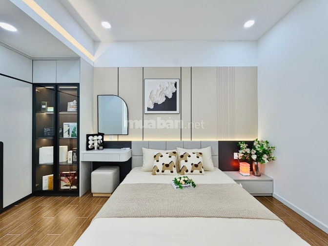 NHÀ ĐẸP 3 TẦNG - GẦN CV LÀNG HOA CHỈ 6.XX  TỶ