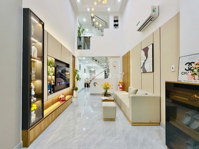NHÀ ĐẸP 3 TẦNG - GẦN CV LÀNG HOA CHỈ 6.XX  TỶ
