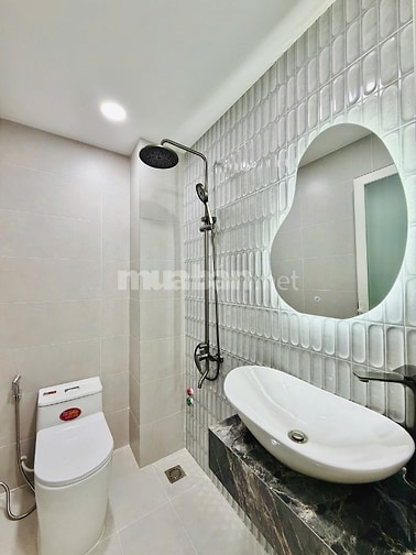 NHÀ ĐẸP 3 TẦNG - GẦN CV LÀNG HOA CHỈ 6.XX  TỶ