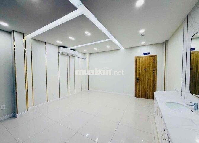 Cho thuê nhà 6 tầng Nguyễn Văn Linh , thang máy , pccc đầy đủ 15 phòng