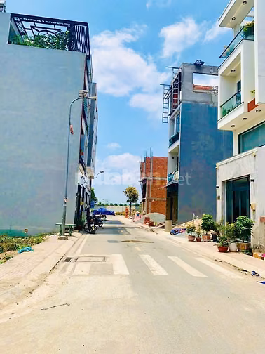 Chính chủ gửi bán gấp lô đất 50m2 KDC Tây Lân, cách AeonMall 10 phút
