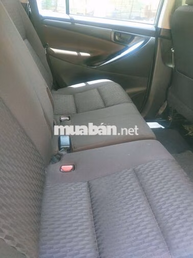 Toyota Innova 2022 8 chỗ Số sàn Bạc