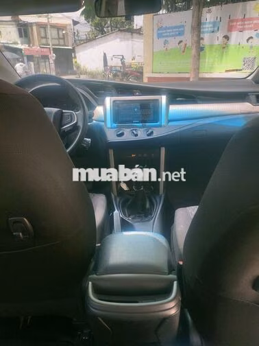 Toyota Innova 2022 8 chỗ Số sàn Bạc