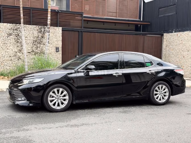 Bán Toyota Camry 2.0G model 2020