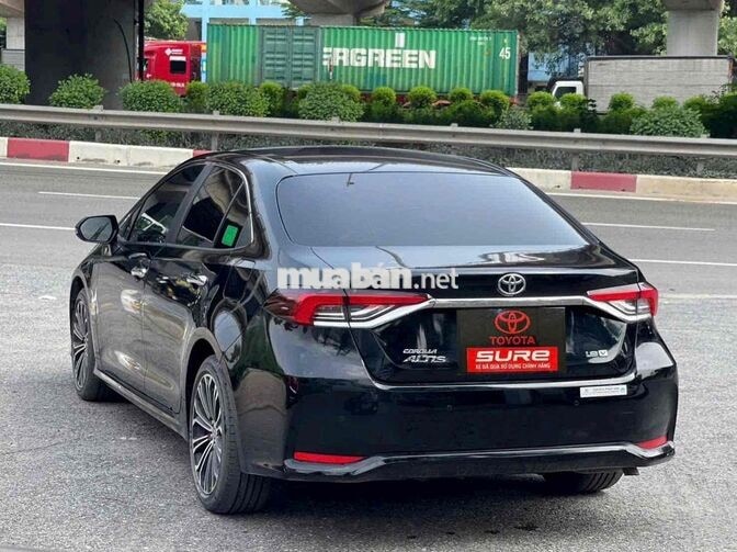 Toyota Corolla Altis 1.8V 2022 Đen Mới Nguyên Bản