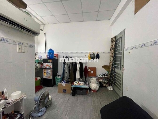Phòng k gác có gác cửa sổ ban công từ 3tr2-3tr8 k nthat/ máy lạnh