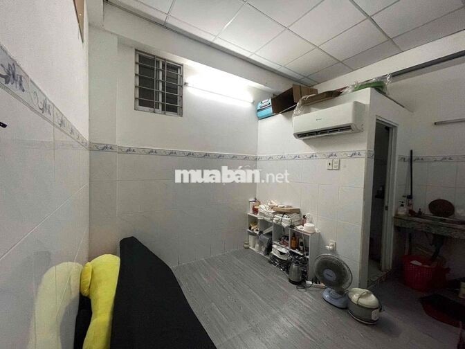 Phòng k gác có gác cửa sổ ban công từ 3tr2-3tr8 k nthat/ máy lạnh