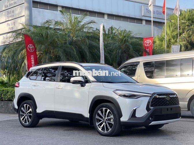 Toyota Corolla Cross1.8V 2022 Trắng Nhiều Đồ Chơi