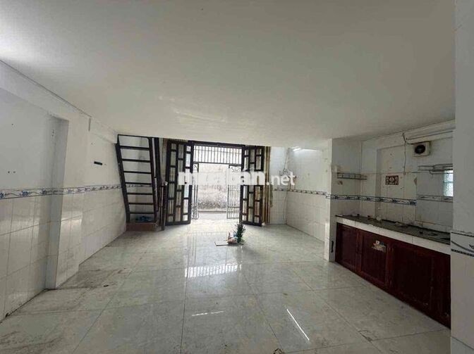 cho Thue nhà tx 22 q12 2p ngủ 2wc giá 5tr /th