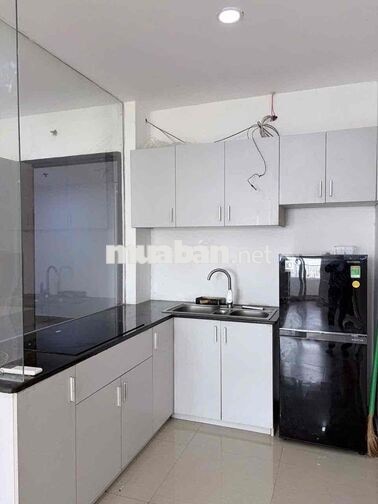 CĂN GÓC TÂN BÌNH APARTMENT – VIEW SÂN BAY NỘI THẤT CƠ BẢN