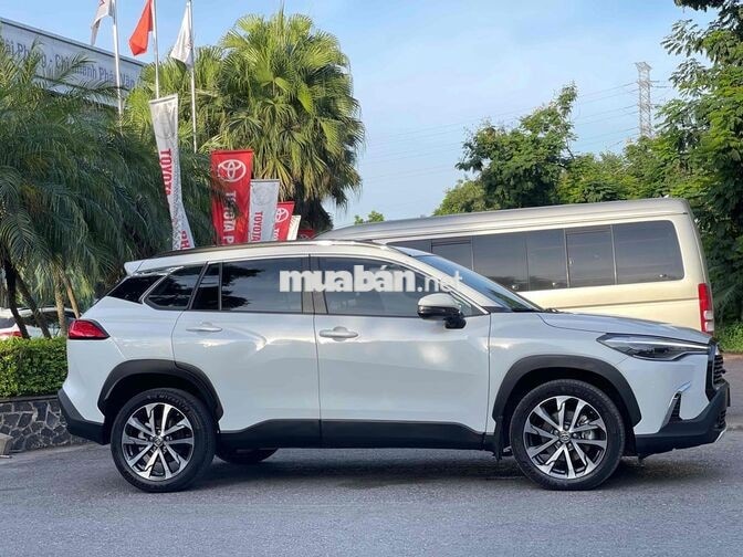 Toyota Corolla Cross1.8V 2022 Trắng Nhiều Đồ Chơi