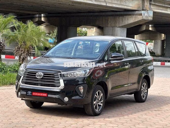 Toyota Innova 2.0E 2022 Số sàn Đen 2v4km mới khét
