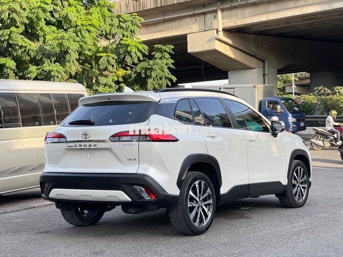 Toyota Corolla Cross1.8V 2022 Trắng Nhiều Đồ Chơi