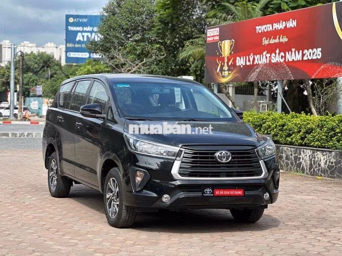 Toyota Innova 2.0E 2022 Số sàn Đen 2v4km mới khét