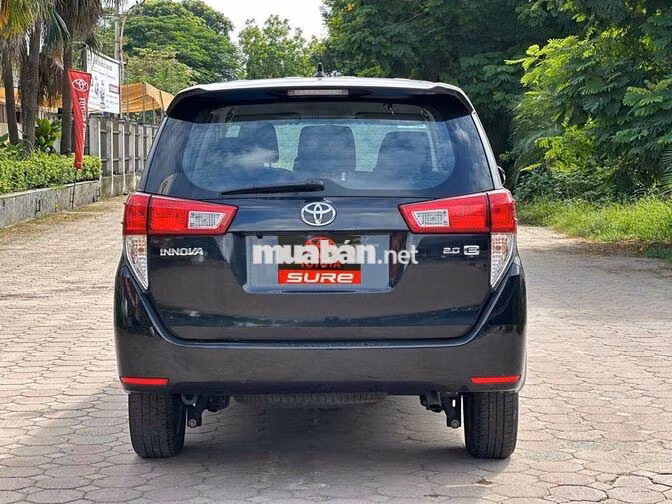 Toyota Innova 2.0E 2022 Số sàn Đen 2v4km mới khét
