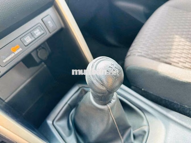 Toyota Innova 2.0E 2022 Số sàn Đen 2v4km mới khét