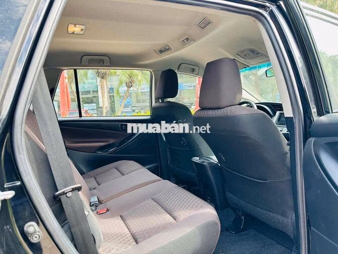 Toyota Innova 2.0E 2022 Số sàn Đen 2v4km mới khét